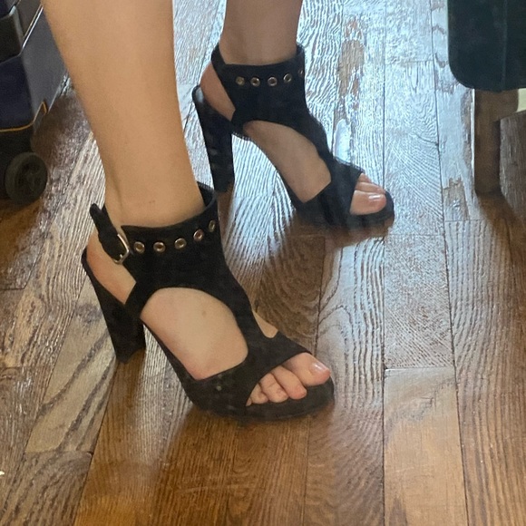 Stuart Weitzman Suede Eyelet Heels Size 7.5 - Picture 1 of 6